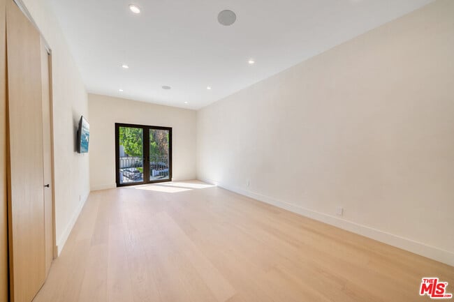 Building Photo - 12001 Crest Ct