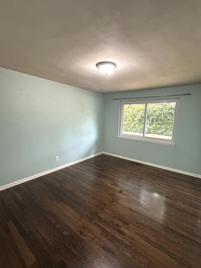 Building Photo - Rambler with Basement