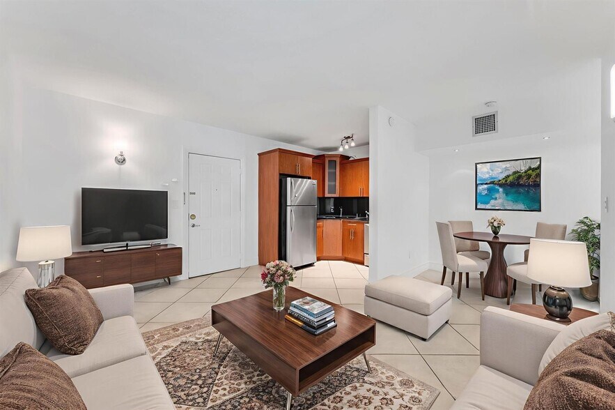 Building Photo - 150 SW 10th St