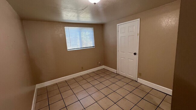 Building Photo - P15538