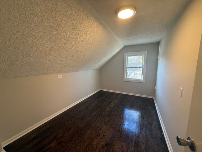 Building Photo - Newly Renovated Single Family in West Haven!