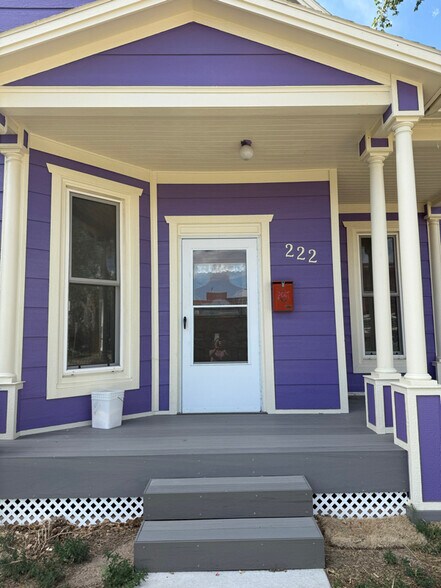 Building Photo - 222 E 25th St