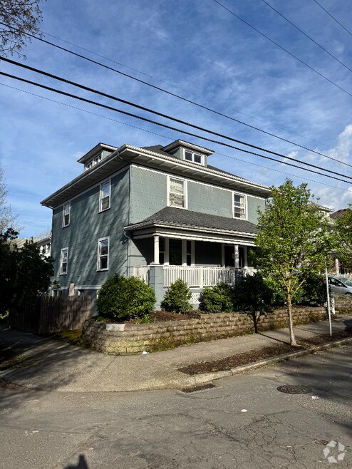 Building Photo - 1035 SE 14th Ave