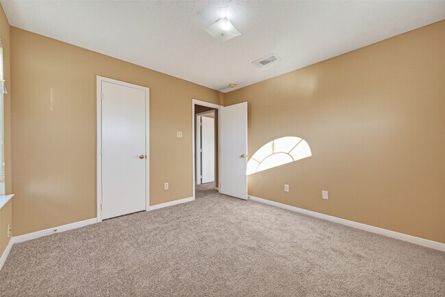 Building Photo - 3006 Palace Oaks Dr