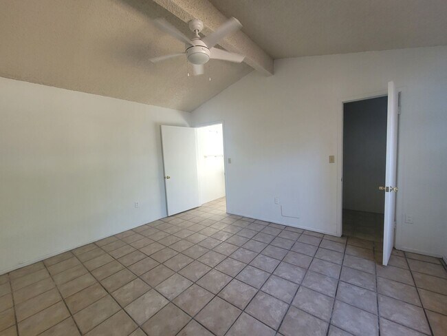 Building Photo - Ready to View!!