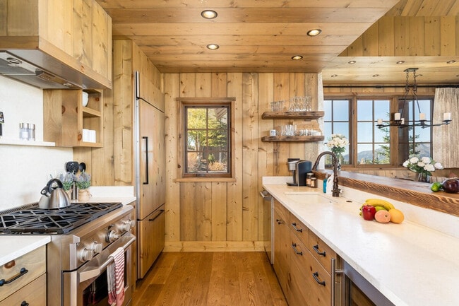 Building Photo - 5 Bandit Way