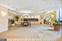 Building Photo - 15100 Interlachen Dr
