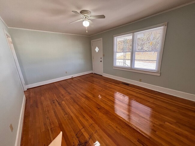 Building Photo - 2 Bedrooms- 1 Bathroom- House in Rome!