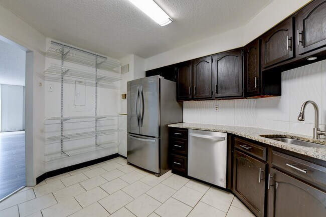 Building Photo - 232 Harmon Cove Tower