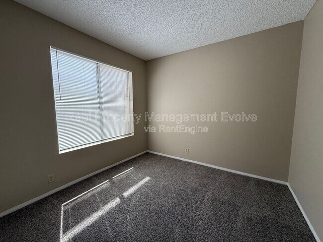 Building Photo - 3936 W Chama Dr