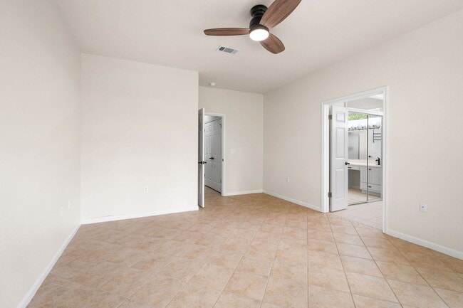 Building Photo - 104 Bronco Cir