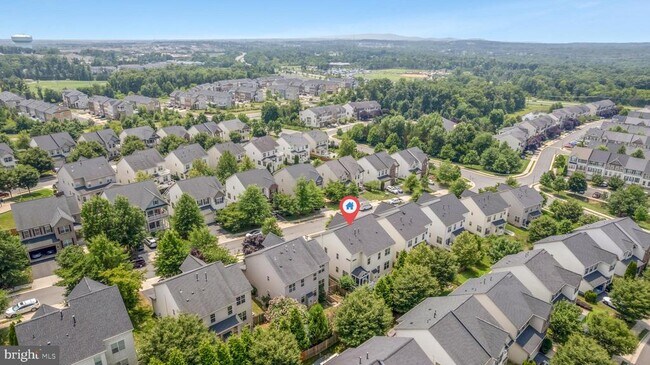 Building Photo - 42706 Chisholm Dr