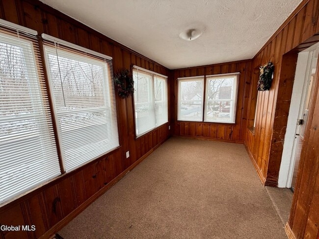 Building Photo - 39-41 Roosevelt Road Unit