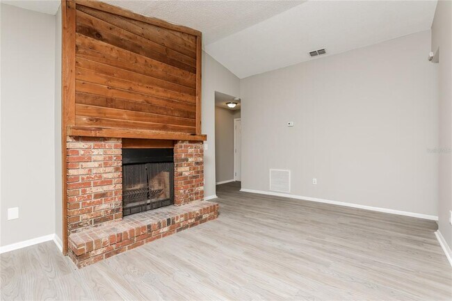 Building Photo - 105 Whispering Pines Ct