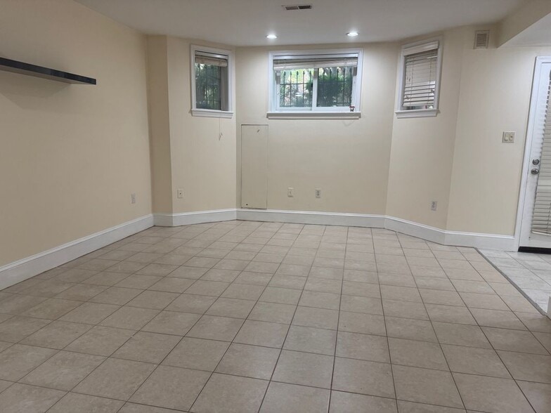 Building Photo - 1928 17th St NW