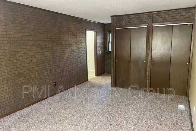 Building Photo - 2213 SE Davies St