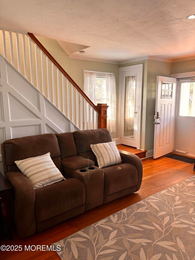 Building Photo - 411 Lincoln Ave