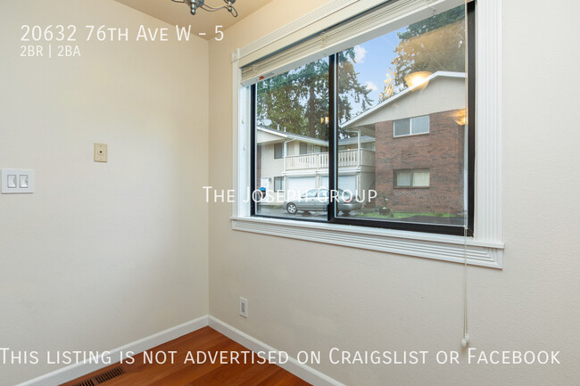 Building Photo - Charming 2BD/1.5BA Edmonds Condo!