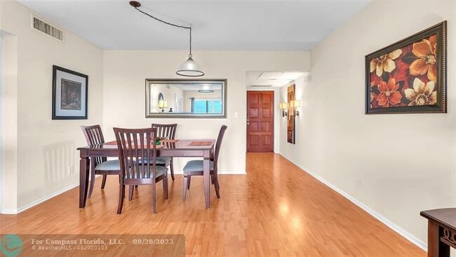 Building Photo - 3150 N Palm Aire Dr