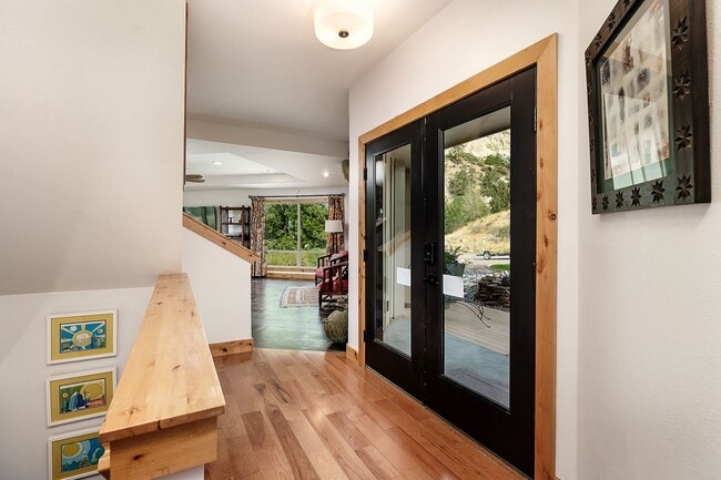 Building Photo - Large 4 bedroom home with Garage - ALL UTI...