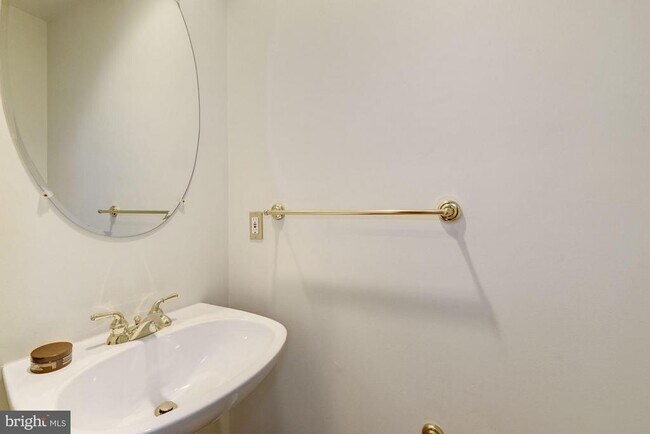 Building Photo - 4005 Mansion Dr NW