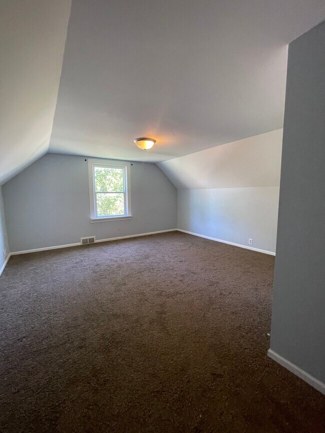 Upstairs bedroom (bed 3) - 282 N Franklin St