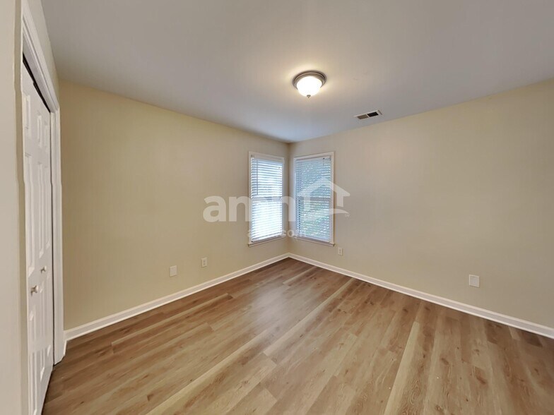 Building Photo - 521 Autumn Walk