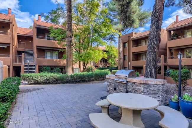 BBQ area adjacent to pool - 4704 E Paradise Village Pky N