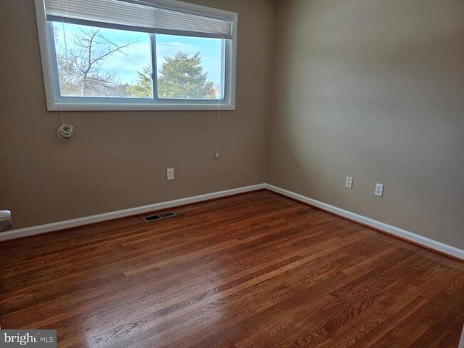 Building Photo - 6212 Thomas Dr