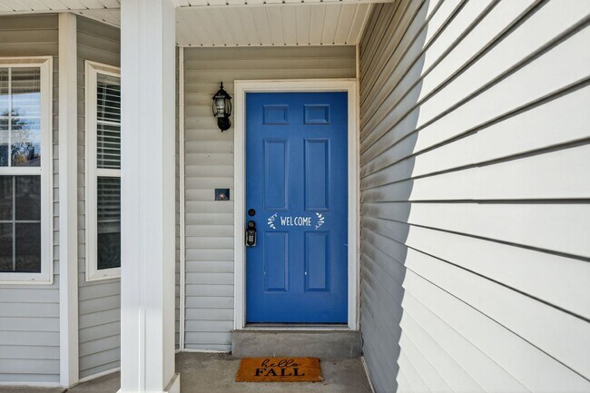Building Photo - Move-In Ready Gem on a Corner Lot in O’Fal...