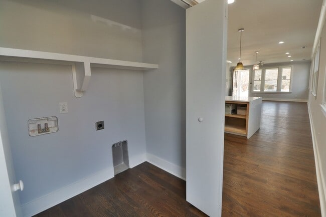 Building Photo - 628 Shelby Ave