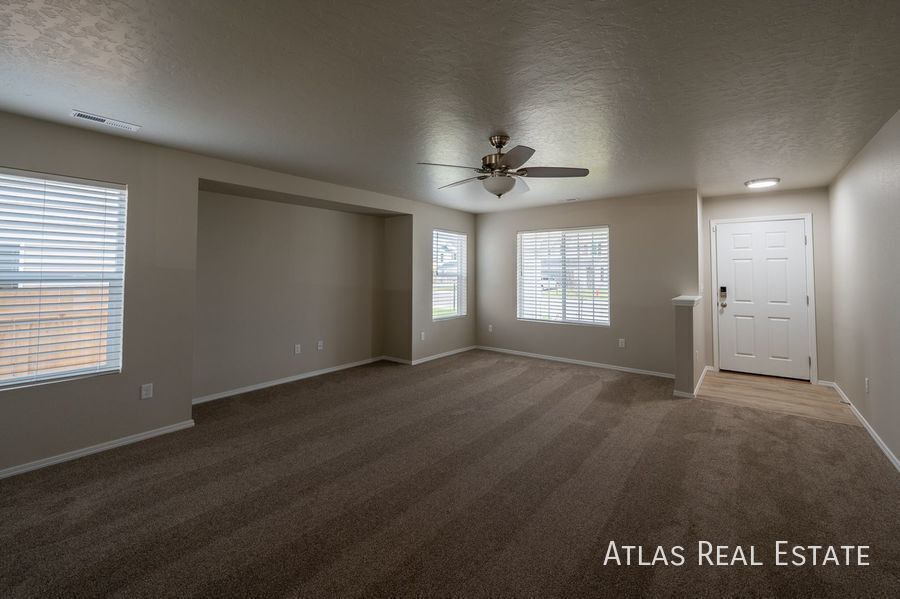 Building Photo - 20363 Stockbridge Way