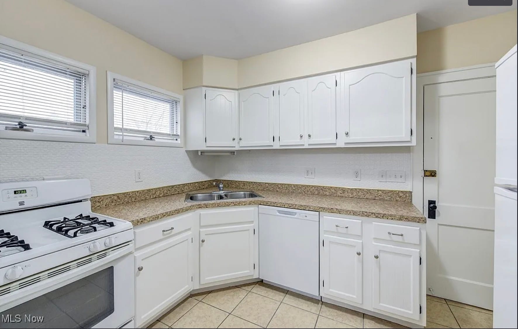 Building Photo - 2085 Chesterland Ave