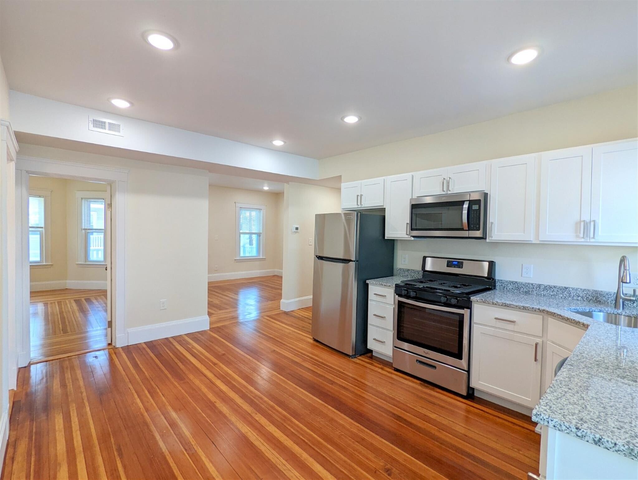 Building Photo - 8 Lowell Cir