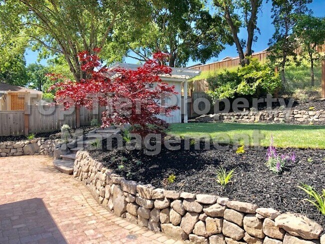 Building Photo - Very nice 4 Bed/3 Bath/2,145 Sqft House in West Danville available 6/15 for Lease!
