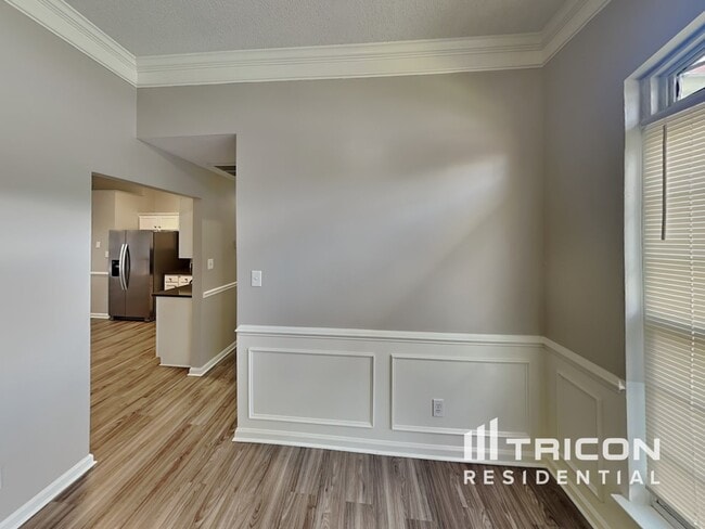 Building Photo - 8800 Willow Crest Dr