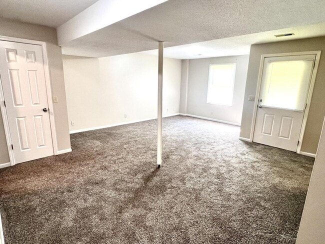 Building Photo - 114 Persimmon Dr