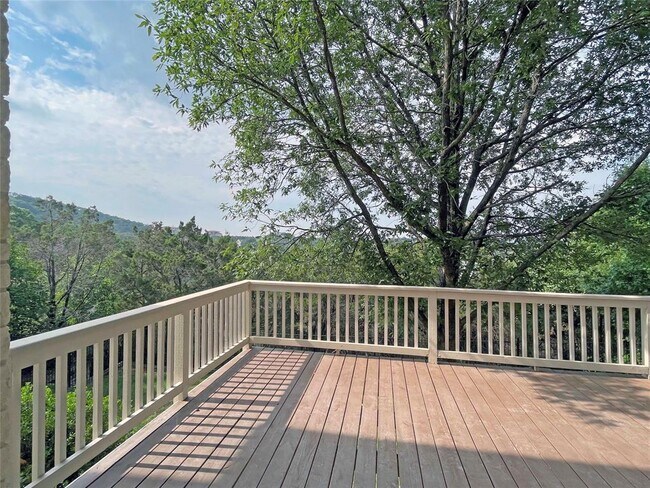 Building Photo - 9604 Big View Dr