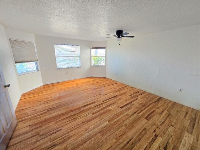 Building Photo - 3616 Royal Palm Dr