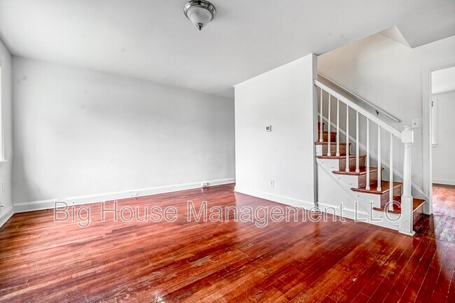 Building Photo - 1302 Hillsway Ct