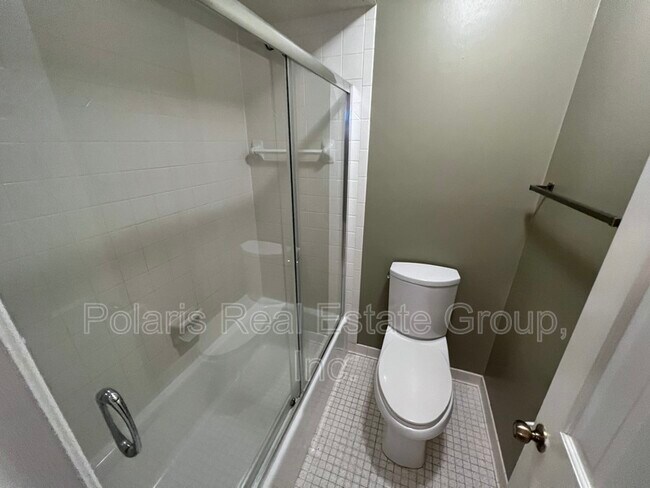 Building Photo - 8829 Rexford Rd