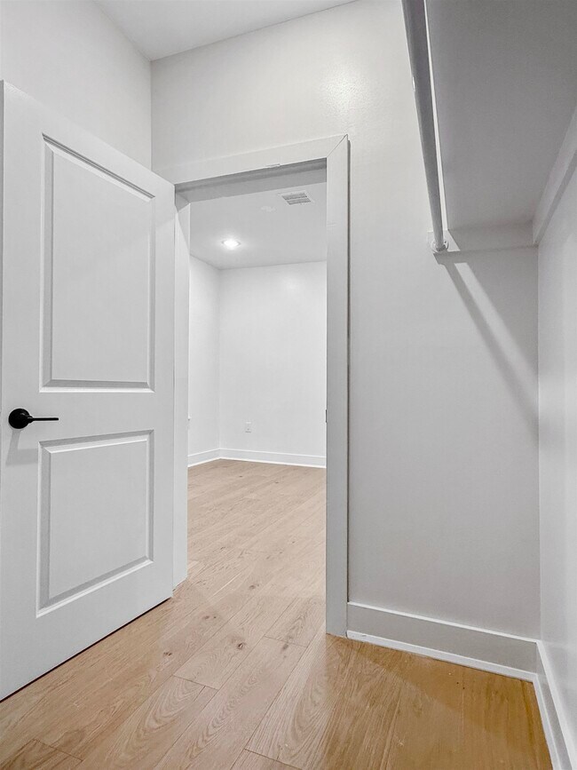 Building Photo - 185 Mallory Ave