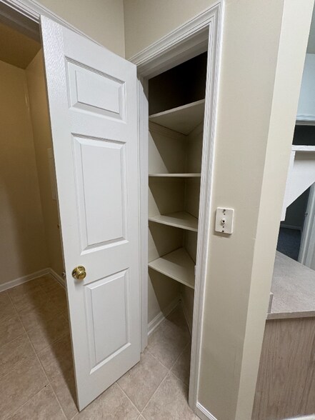 Building Photo - 1005 Weybridge Ct