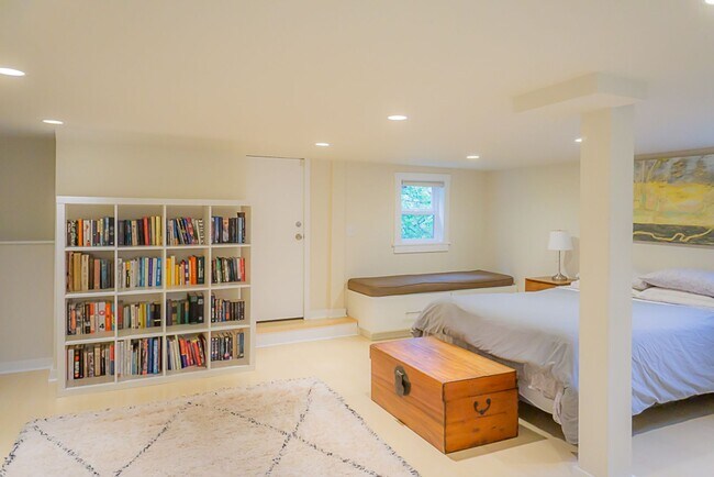 Building Photo - 4bd/2.5ba Seattle Home