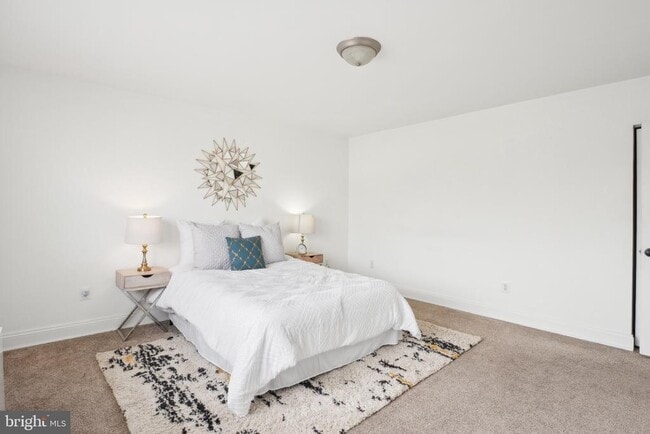 Building Photo - 1005 Chillum Rd