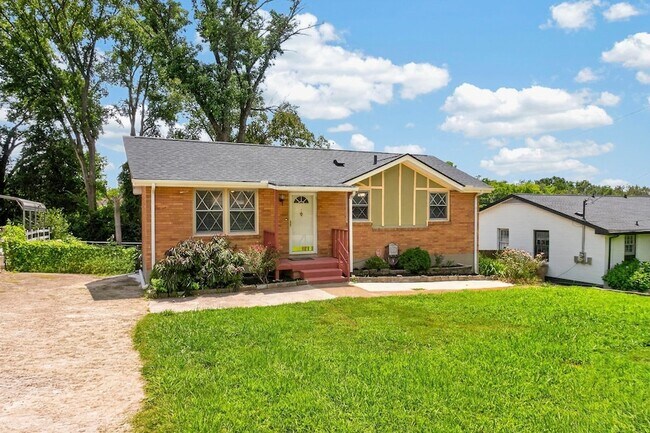 Building Photo - 261 Eisenhower Dr