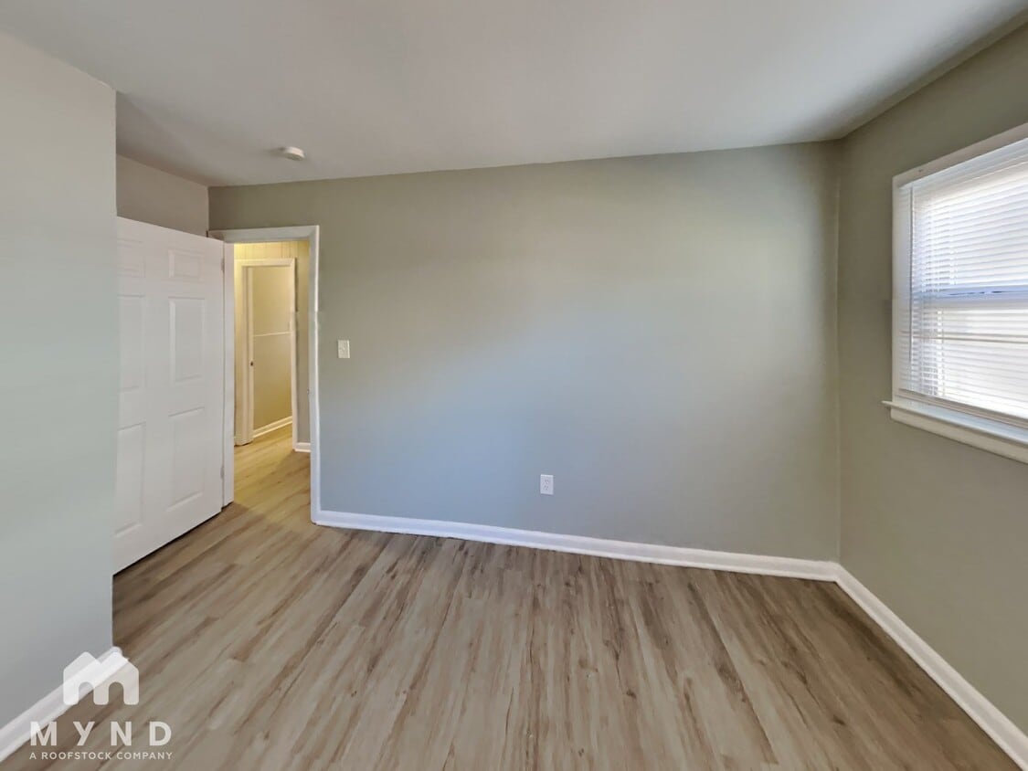 Building Photo - 303 Alda Dr