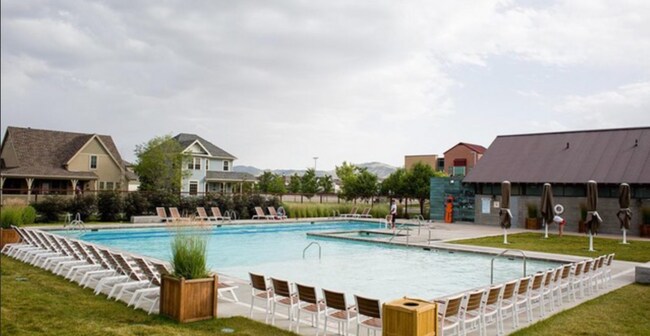 Building Photo - 4 Bedroom Townhome in Daybreak!!