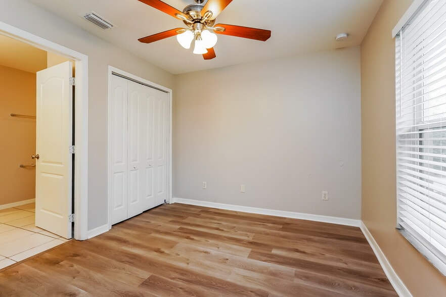 Building Photo - 5210 6th St W