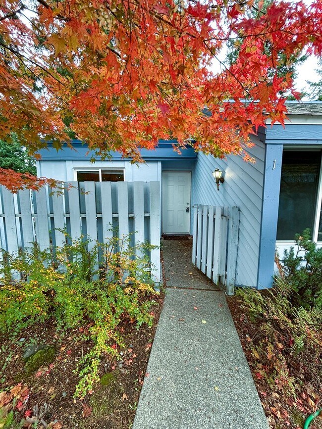 Building Photo - Renton Highlands 1 Bed 1 Bath Condo for Lease!